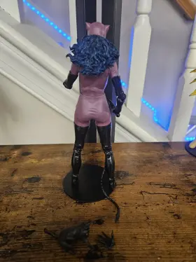121622YW MCFARLANE TOYS Multiverse Catwoman Batman Knightfall #3