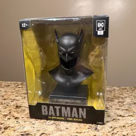787926179163 MCFARLANE TOYS Prop Batman Cowl Scale