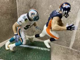 787926741124 MCFARLANE TOYS Zach Thomas Vs Mccaffrey Pack Nfl #2