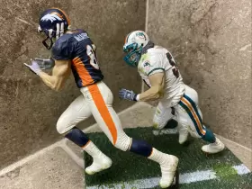 787926741124 MCFARLANE TOYS Zach Thomas Vs Mccaffrey Pack Nfl
