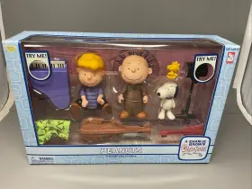 090733077226 MEMORY LANE Charlie Christmas Figure Piano Nos