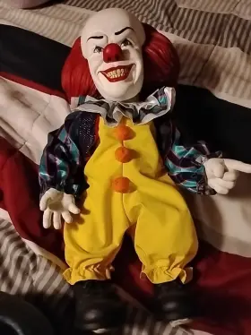 43053 MEZCO Pennywise Scale Action Figure #2