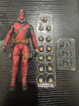 696198762136 MEZCO Collective Deadpool Wolverine Scale Figure
