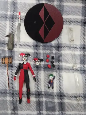 696198764123 MEZCO Collective Harley Quinn Action Figure