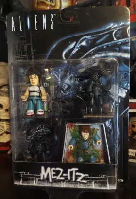 696198801712 MEZCO Aliens Mez Itz Ripley Mini Action Figure