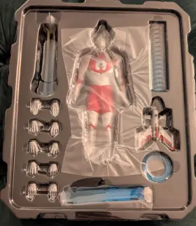 MEZ-016-088 MEZCO Ultraman Action Figure #2