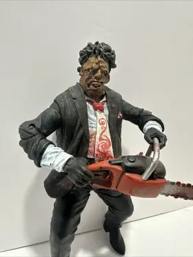 MEZ25010E MEZCO Texas Chainsaw Massacre Cinema Fear #2
