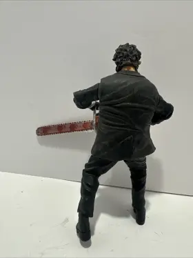 MEZ25010E MEZCO Texas Chainsaw Massacre Cinema Fear #3