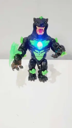 11109 MOOSE TOYS LLC Beast Lab Stealth Strike Big Cat Action #2
