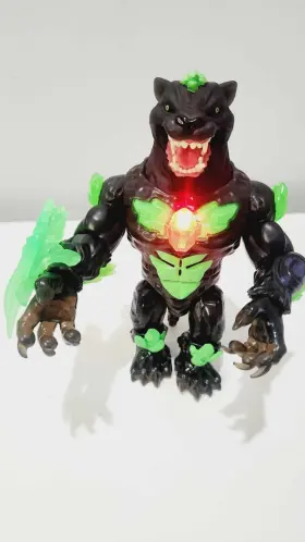 11109 MOOSE TOYS LLC Beast Lab Stealth Strike Big Cat Action