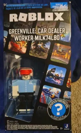 191726455424 MYSTERY Greenville Car Worker Roblox Deluxe Pack