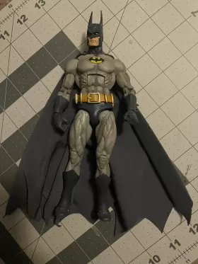 367N050619 NECA Batman Vs Alien Nycc
