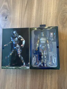 51572 NECA Fugitive Predator Ultimate Action Figure Avp