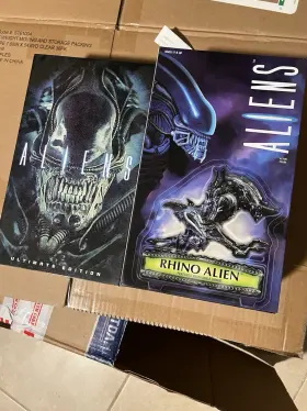H856940 NECA Rhino Alien Ultimate