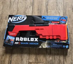 PN00060660 NERF Roblox Shark Seeker Gun