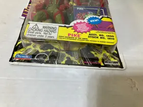 043377018070 PLAYMATES TOYS Wild Action Figures Pike Zealot #3