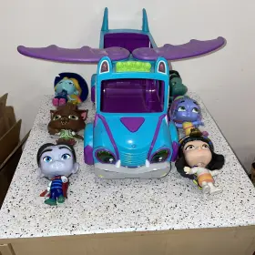 E52240000 PLAYSKOOL Netflix Grrbus Monster Bus Lobo Howler