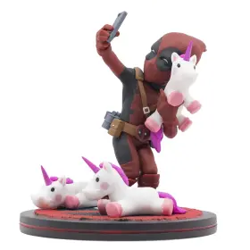 APR188347 QUANTUM MECHANIX Deadpool Unicorn Selfie Fig Toons