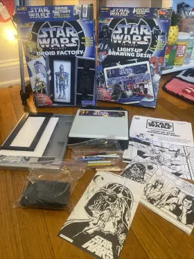072348016715 ROSEART Star Wars Light Up Drawing Desk Droid