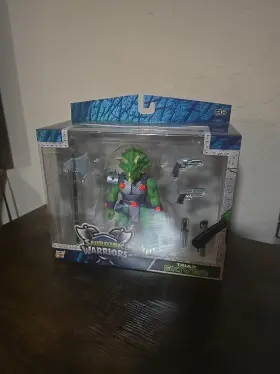 APR228634 SAUROZOIC WARRIORS Triax Skiver Scale Action Figure