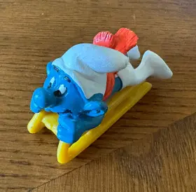 40201 SCHLEICH Smurf Figure Sledding Bobsled Box