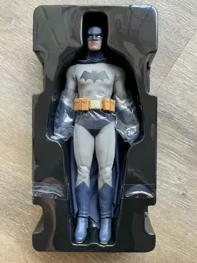 1004251 SIDESHOW COLLECTIBLES Batman Figure Costume Comics #3