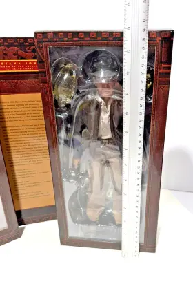 747720212374 SIDESHOW COLLECTIBLES Jones Kingdon Crystal #3