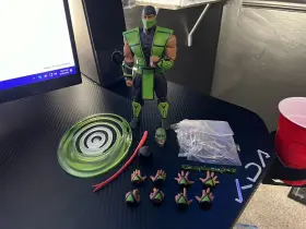 STM87197 STORM COLLECTIBLES Mortal Kombat Reptile Action Box