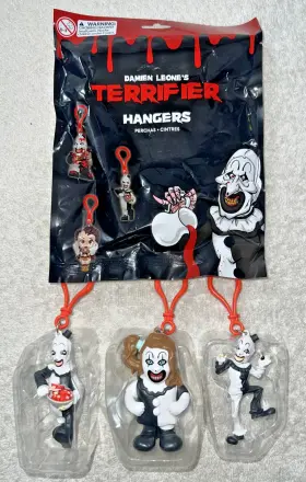 670711227500 SURREAL Damien Leones Terrifier Hangers Set