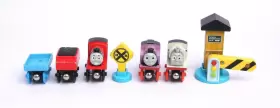 Y6784 THOMAS FRIENDS Learning Train Wooden Ticket Booth James #2