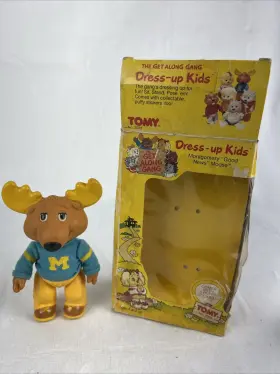 079844020239 TOMY Along Gang Montgomery Moose Dress Up Kids