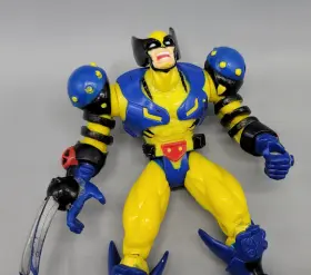 43270 TOY BIZ Marvel Men Space Wolverine Figure #2