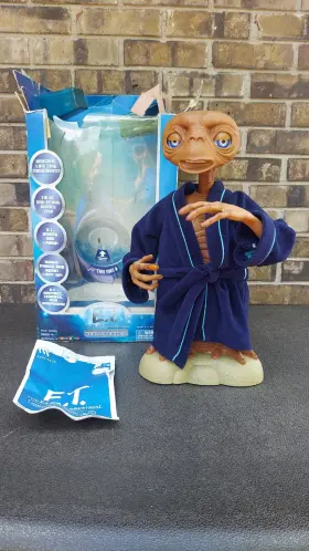 957534200465 TOYS R US Friend