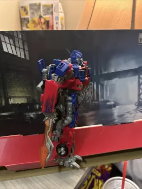 630509769964 TRANSFORMERS Studio Voyager Optimus Prime Action #2