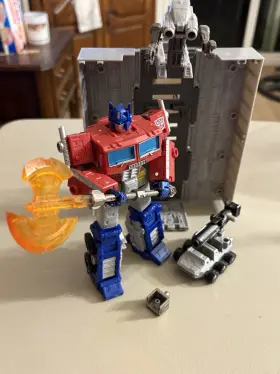 E7166 TRANSFORMERS Earthrise War Cybertron Leader Optimus Kit