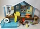 MOOSE TOYS 17551 Bluey Beach Cabin Playset, with Exclusive Figure with Goggles.