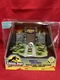 JURASSIC PARK ENTRANCE DIORAMA W/ JEEP WRANGLER & FORD EXPLORER BY JADA -NEW