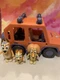 Moose Toys Bluey Family vehicle Cruiser Heller 4wd Set Action Figure dog car